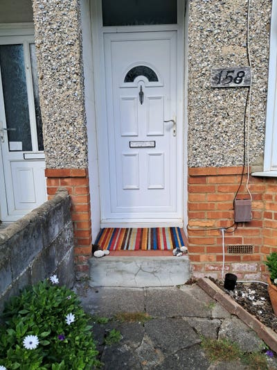 Double room close to beach,river,transport links. Main Photo