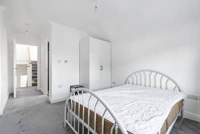 2x spacious double bedrooms - both with ensuites Main Photo