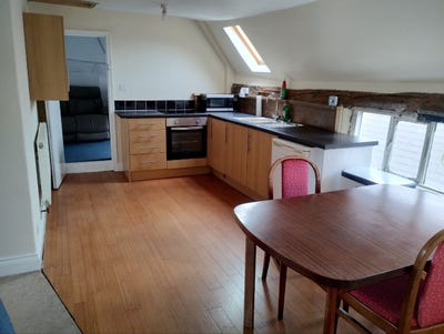 Double Room to Rent in Town Centre Apartment Main Photo