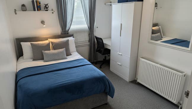 Double Bedroom with Ensuite in South London Main Photo