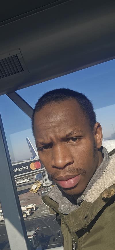 Professional Male seeks a single or double room Main Photo