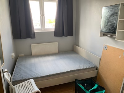Small Double Room in Enfield - BILLS INCL Main Photo