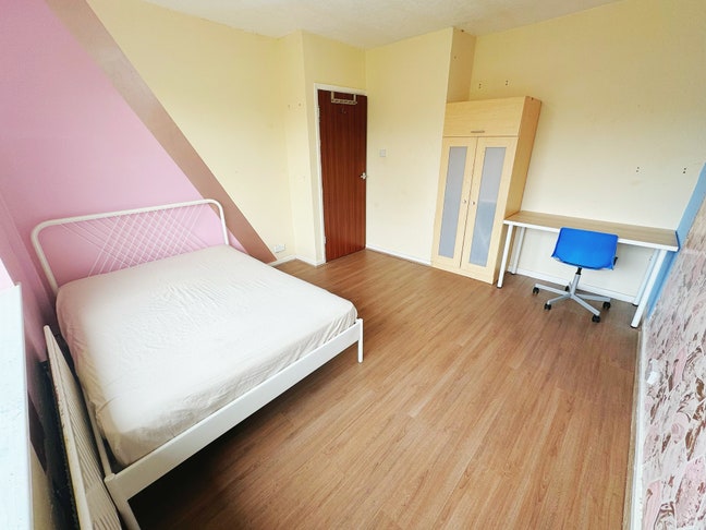 Large Room Near the Uni and City Centre Main Photo