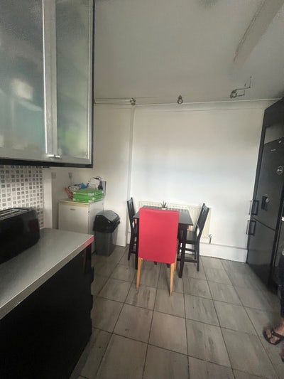 Bright and Charming Room in Prime Location Main Photo