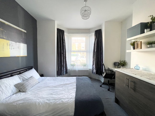 🌞🏡  Bright Double En-suite Room Incl.  Bills Main Photo