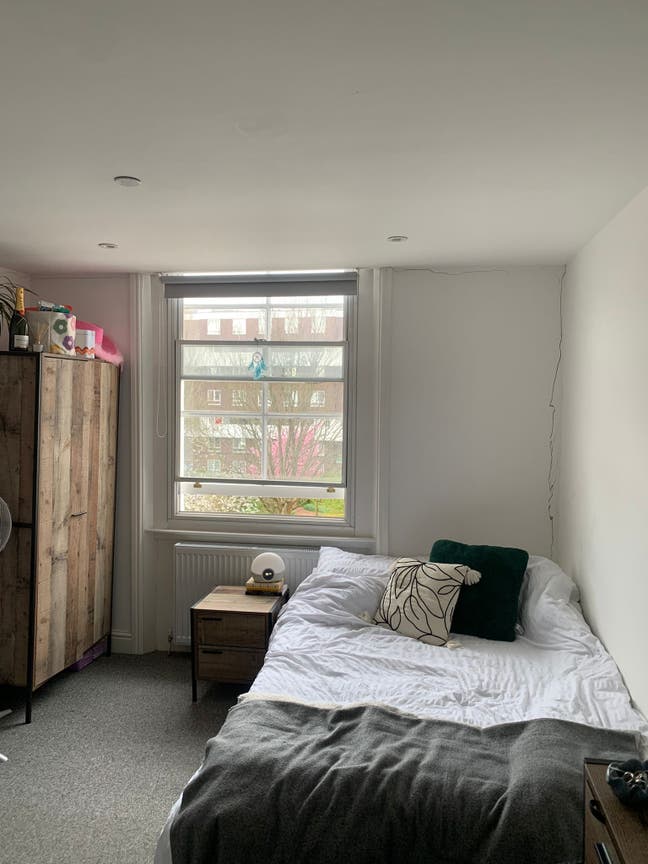 Spacious ensuite room on Newington Green Main Photo