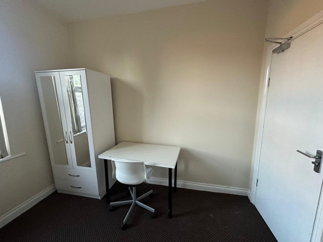 Double Bed room with separate Bathroom Main Photo