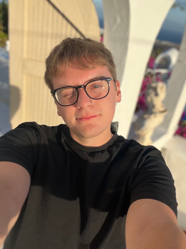 Professional Looking for a Room Main Photo