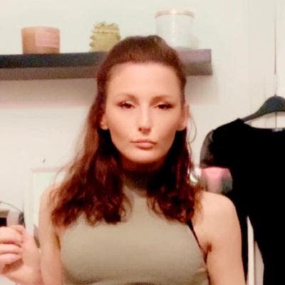 I Am a woman looking for a room Main Photo