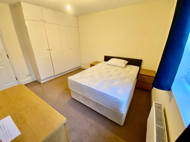 W4 immaculate big room fab house Main Photo