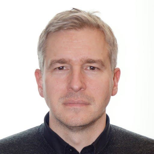 Tidy, easy-going professional Main Photo