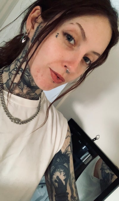 26 year old Female seeks a double room Main Photo