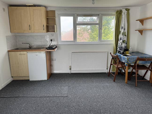 Self-Contained Studio Flat, Bedfont Feltham TW14 9 Main Photo