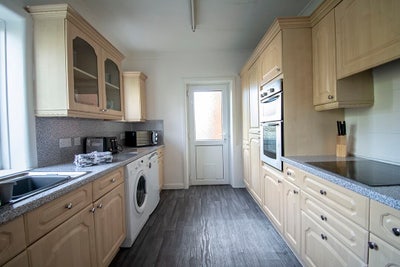 Large Double Room | No Deposit | all bills Inc | Main Photo