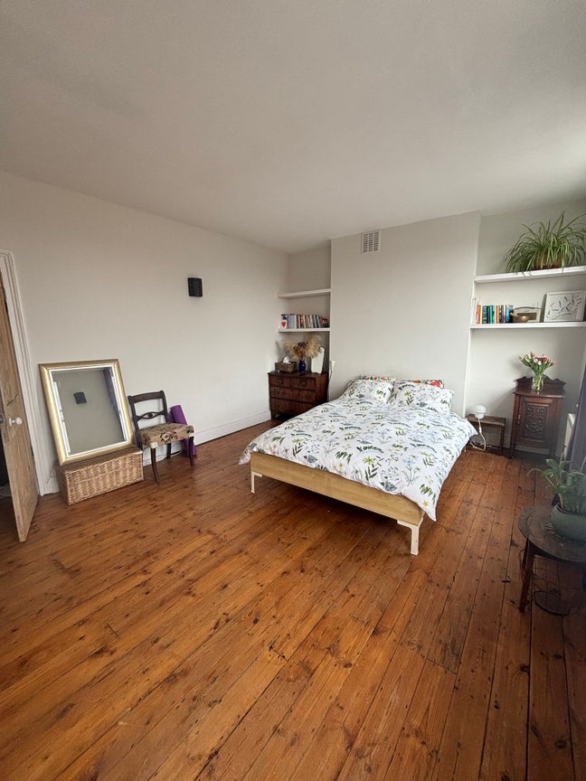 Large double room friendly flatshare short term Main Photo