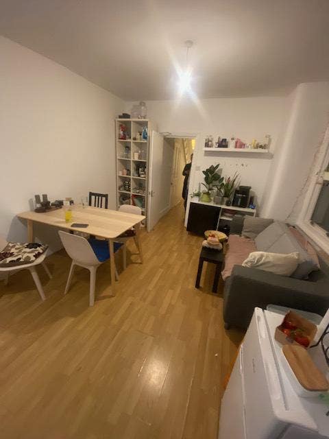 SW17 - Double Room in Shared House.. Tube , Shops Main Photo