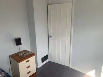 Neat clean room in three bed semi Main Photo