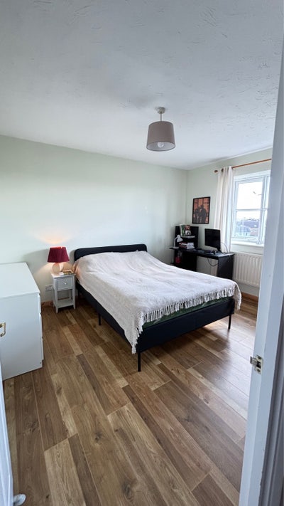 Two double rooms available for rent in Slough. Main Photo