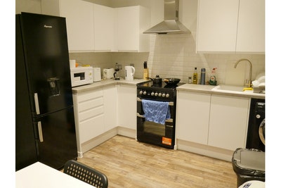 Stunning 2BR Flat in Heart of Earl's Court - Newly Main Photo