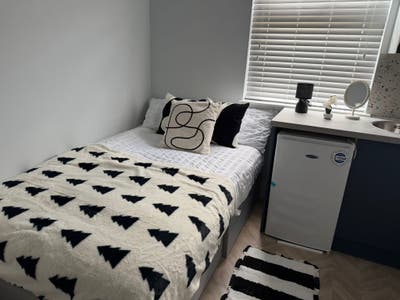 Stylish Self-Contained Studios – SE3 – Modern Livi Main Photo