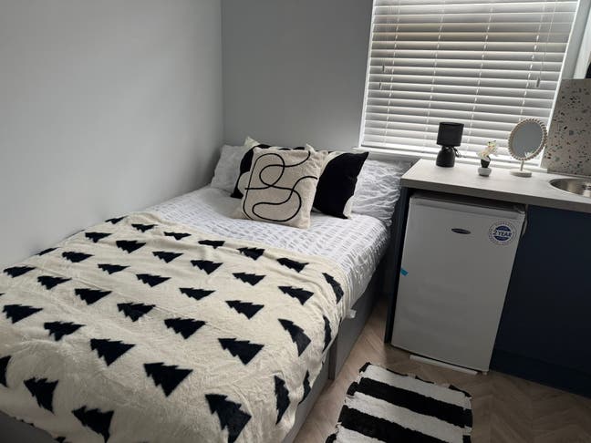 Stylish Self-Contained Studios – SE3 – Modern Livi Main Photo