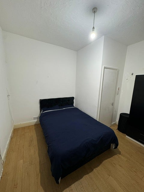 Double Bedroom Ensuite Room Central Coventry  Main Photo