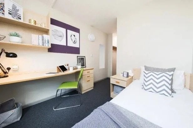 Urgent tenancy takeover fully furnished room  Main Photo