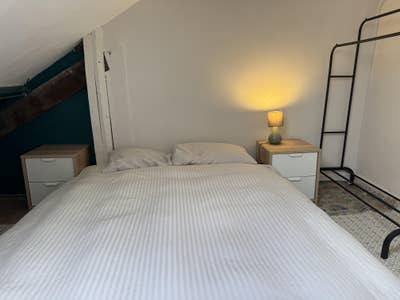 Large Double Room with separate Shower and Toilet Main Photo