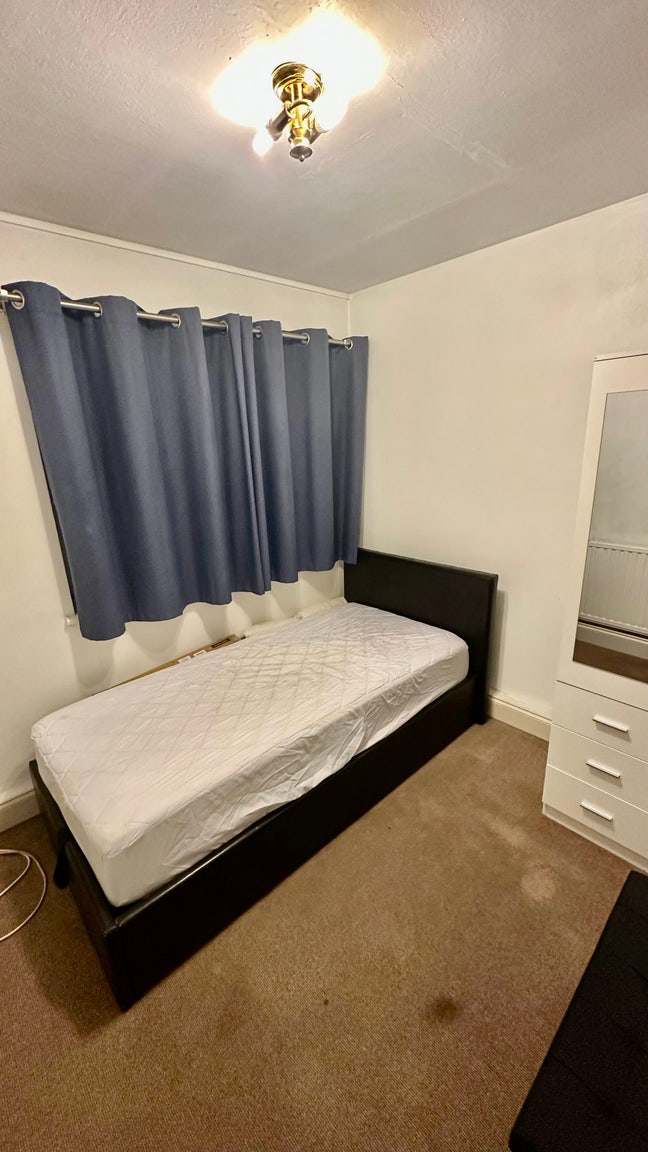 5 Minutes Walk to Stratford Station Main Photo