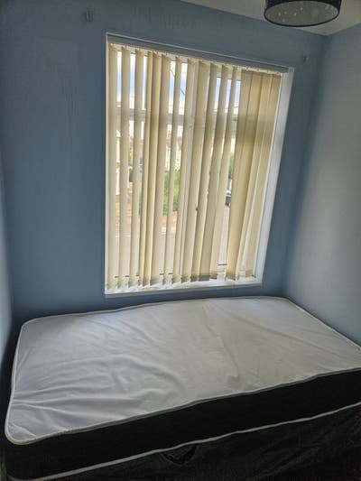 Hi Single room 300 pounds . Main Photo