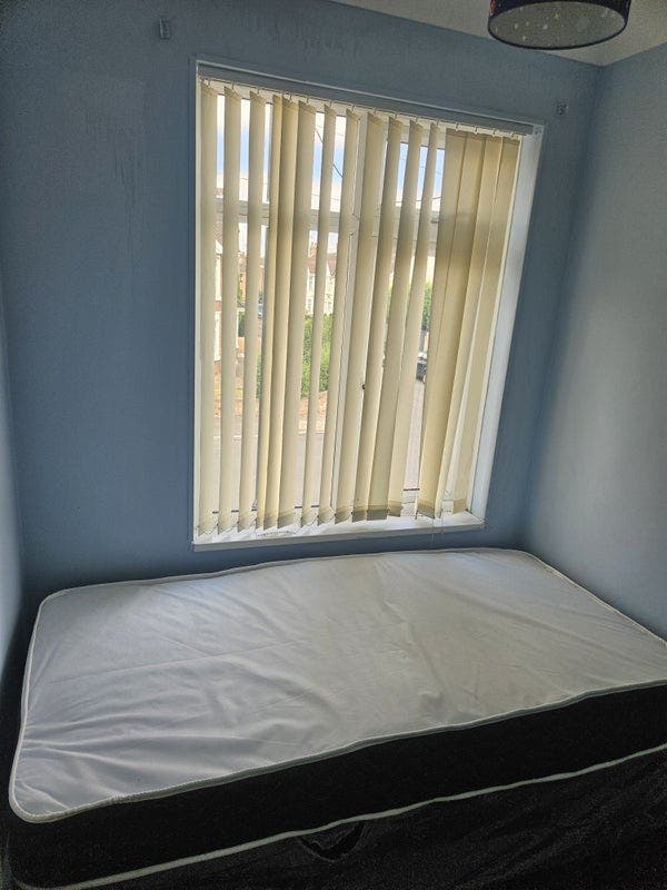 Hi Single room 300 pounds . Main Photo