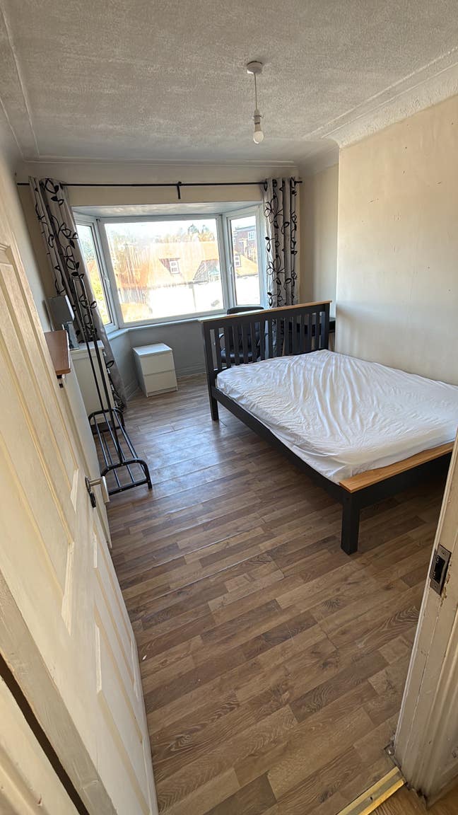Furnished Large Double Room in North West London.  Main Photo