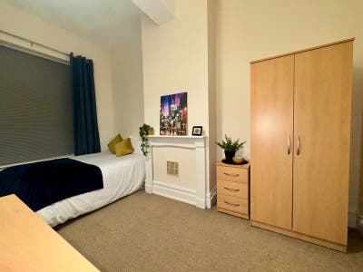Large Furnished Double Room – Bills Included  Main Photo