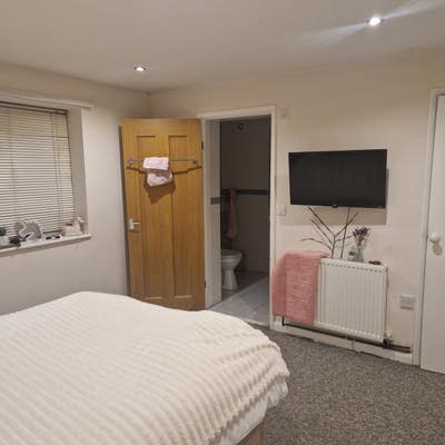 Double ensuite room close to the beach Main Photo