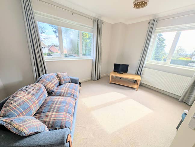 Room with Ensuite and Separate Lounge Main Photo