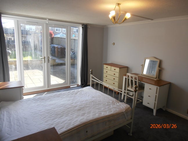 Massive double room No bills No fees  Main Photo