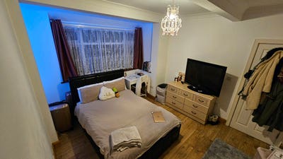 🏡 Large Bright Modern, 3Bath, Great Flatmates! ✨  Main Photo