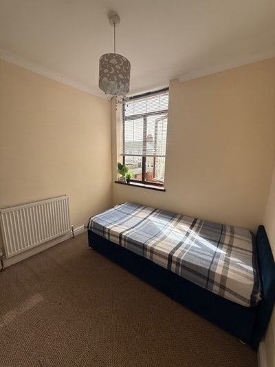 Single room available  Main Photo