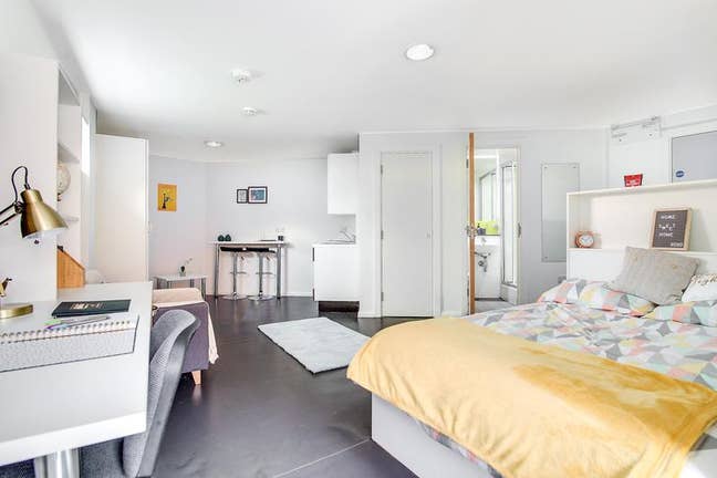 Studio Flat with Private Balcony Main Photo