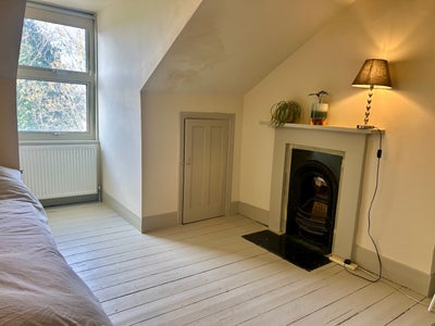 Lovely Double room in family home Main Photo
