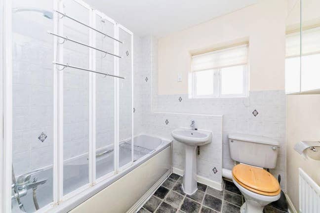 1 Room Available Immediately | Royal Docks Main Photo