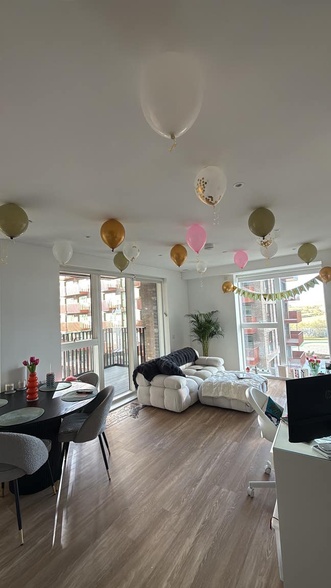 Docklands Brand New 2 Bed, 2 Bath Apartment Main Photo