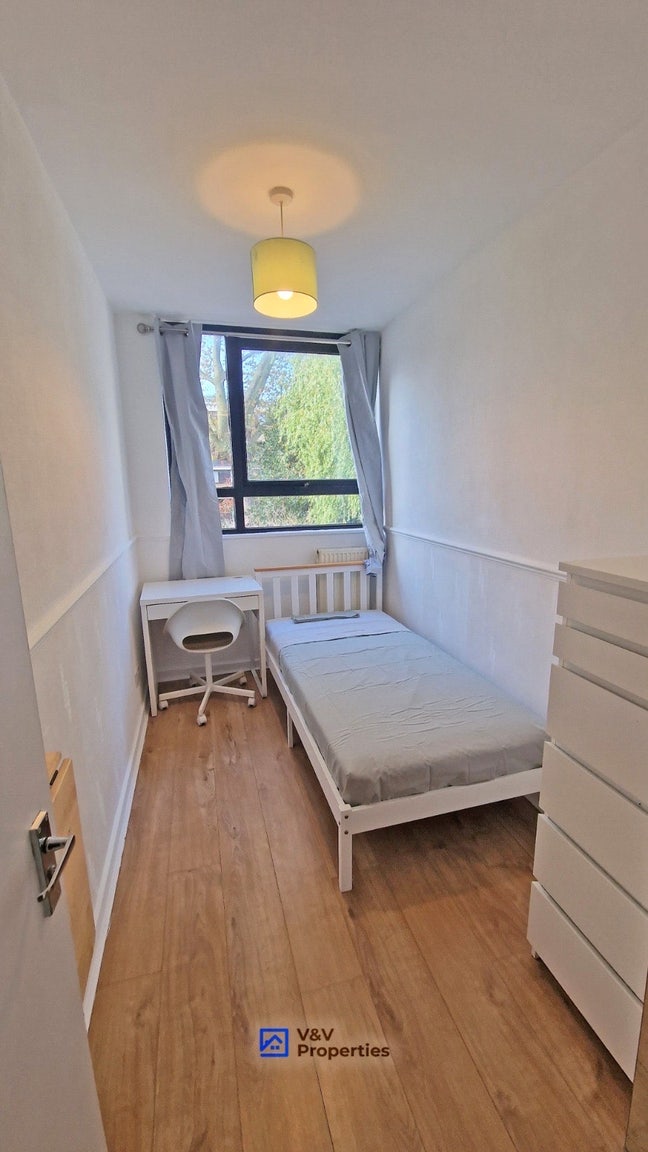 Shoreditch Park - Zone 1 - 🍭 Main Photo