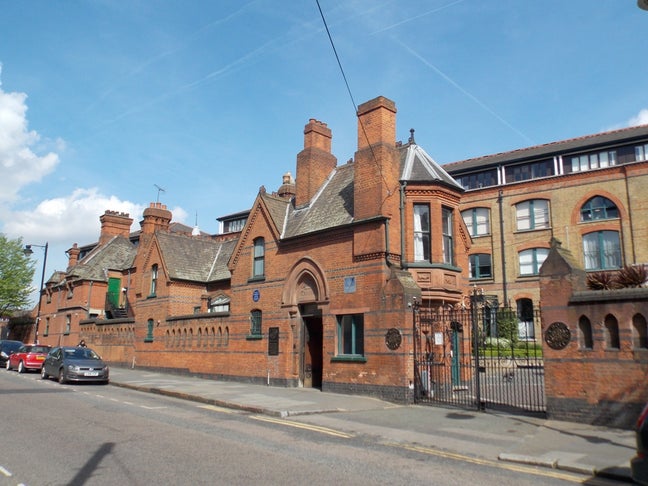 Large one bed flat, Parking/Pool/Gym/Bar - Bow E3 Main Photo