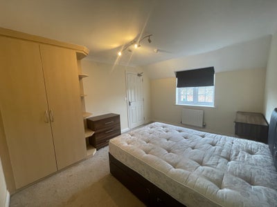 Hampton Vale En-Suite Available Now Main Photo