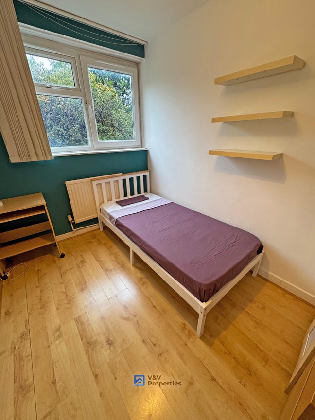 ✅ Available to Move in Today Main Photo