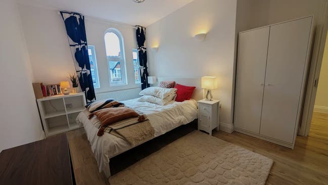 Studio with Private Bathroom Ealing W5 Main Photo