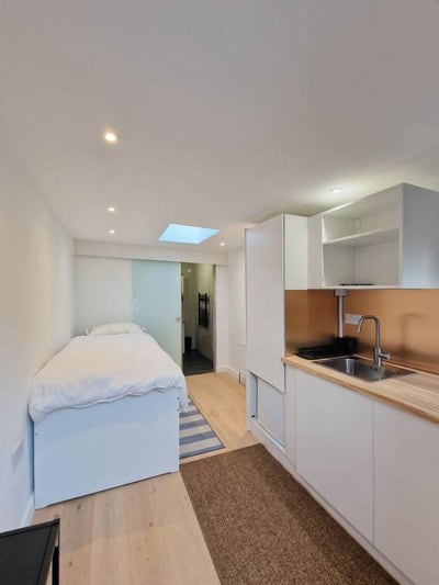 Independent And Spacious Studio Apartment - TW13  Main Photo