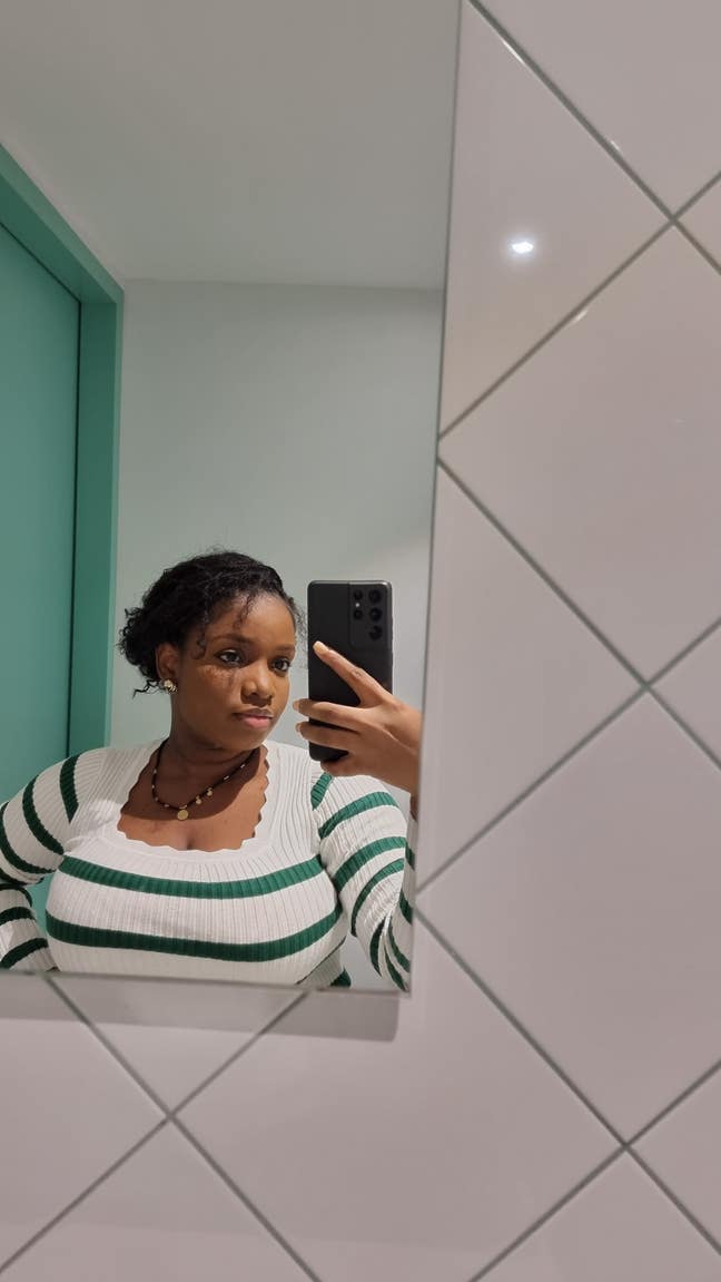 Professional Female seeks a flatshare Main Photo