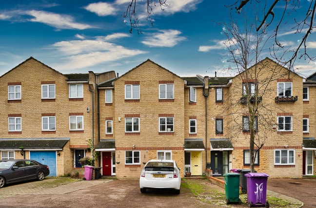 Large 4 Bed + 2 Bath House near Canary Wharf E14 Main Photo